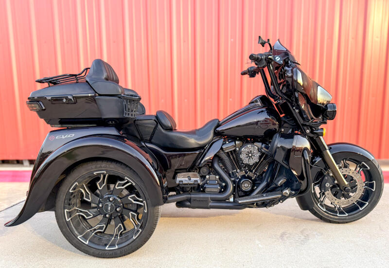 2021 Harley-Davidson® CVO™ Tri Glide® 