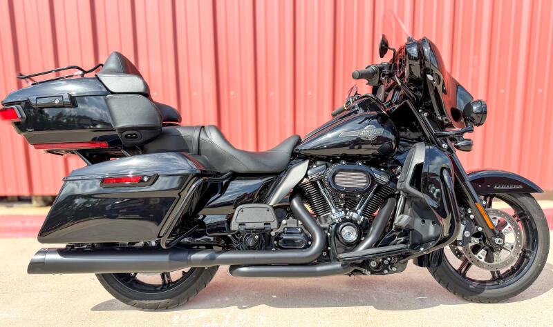 2023 Harley-Davidson® Ultra Limited FLHTK BLACK
