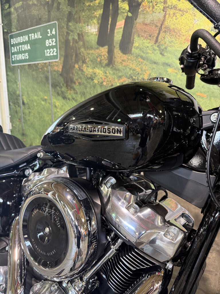 2026 Harley-Davidson® Street Bob® No Gimmicks, No Hidden Fees, photo 2