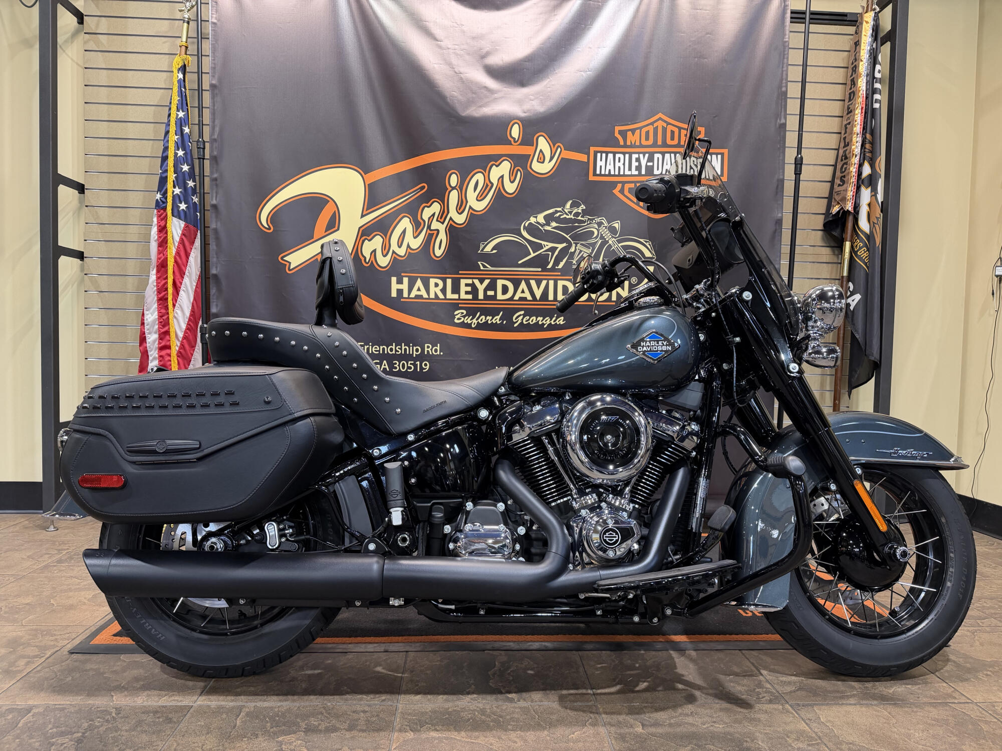 2025 Harley-Davidson® Heritage Classic IRON HORSE MTLC W/ PINSTRIP