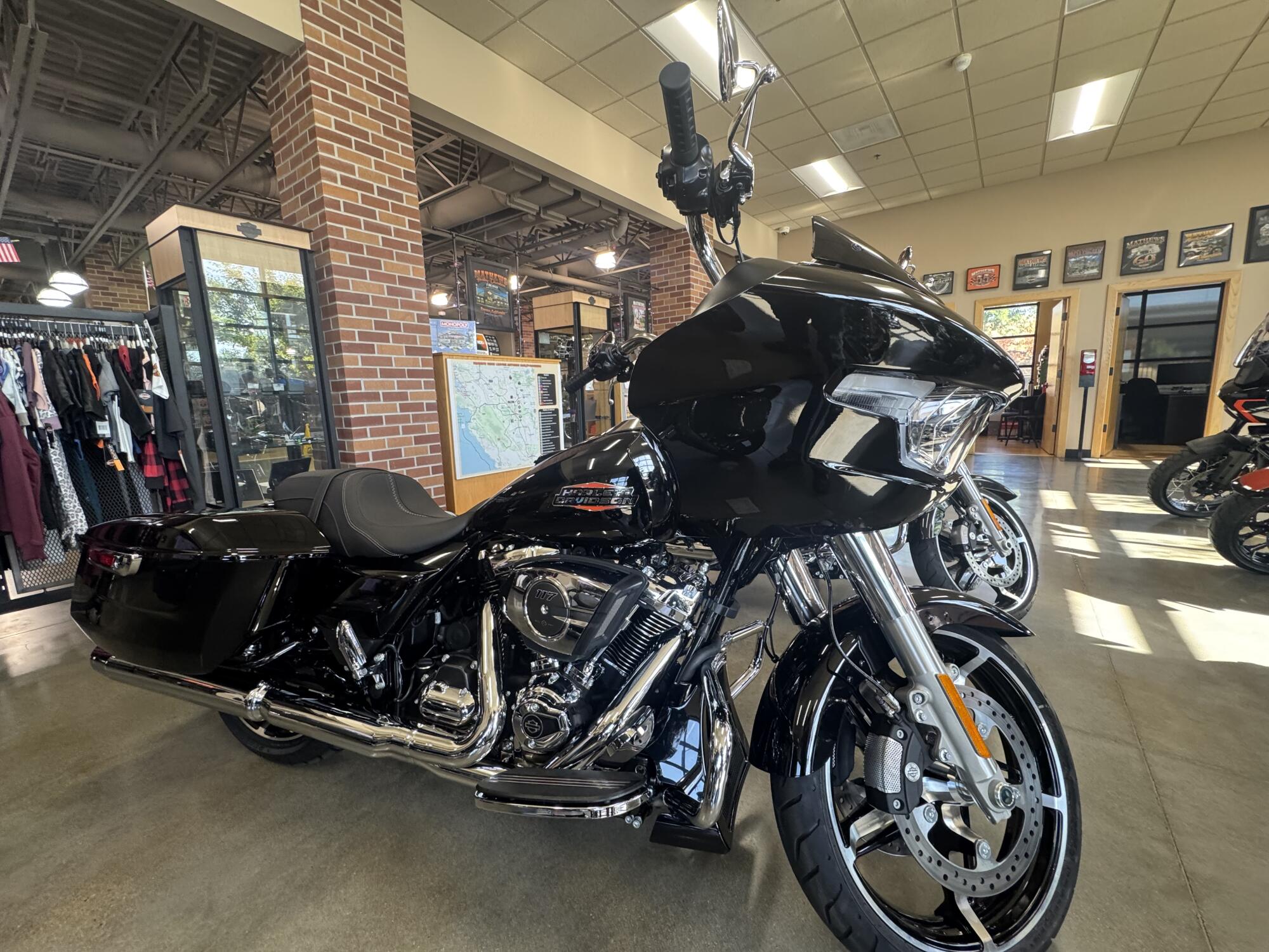 2026 Harley-Davidson® Road Glide® Vivid Black Chrome Trim
