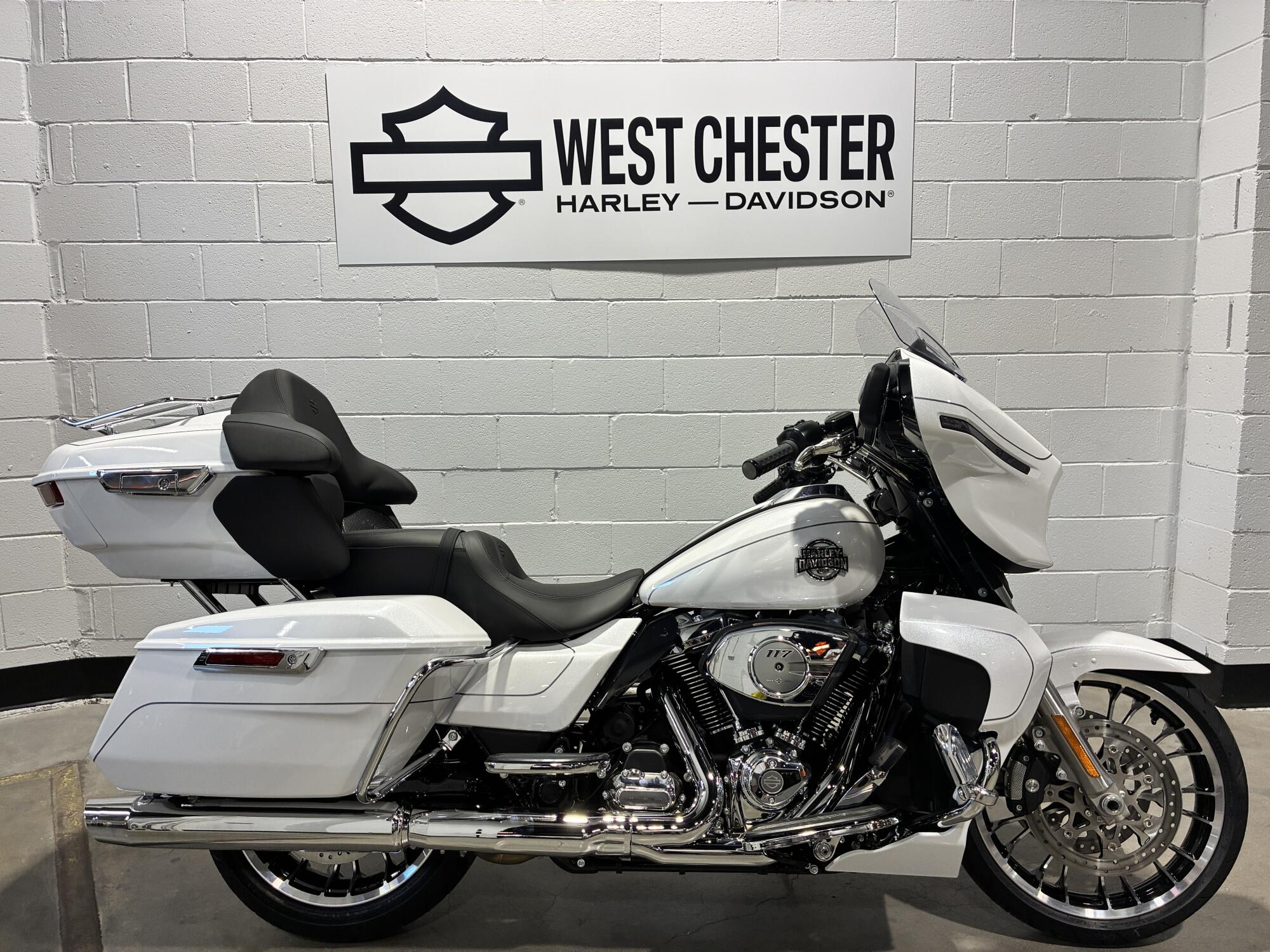 2026 Harley-Davidson® Street Glide Limited White Onyx Pearl Chrome Trim FLHXL