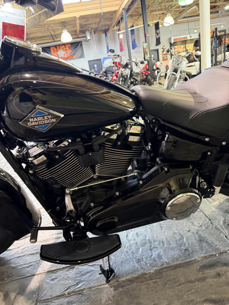 2026 Harley-Davidson® Heritage Classic®, photo 12