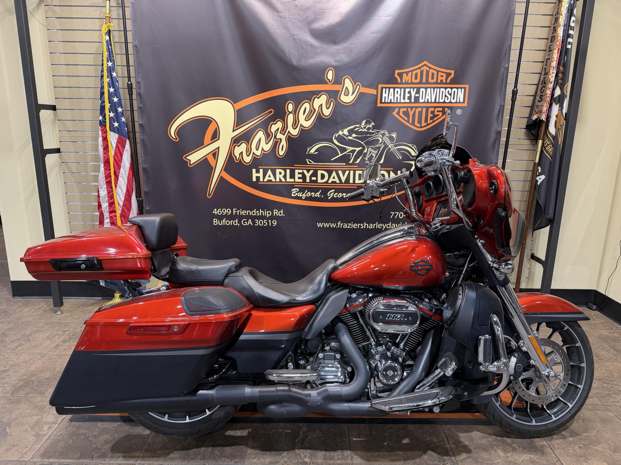 2018 Harley-Davidson® CVO™ Street Glide® ORNGLAVA/BLKDNM