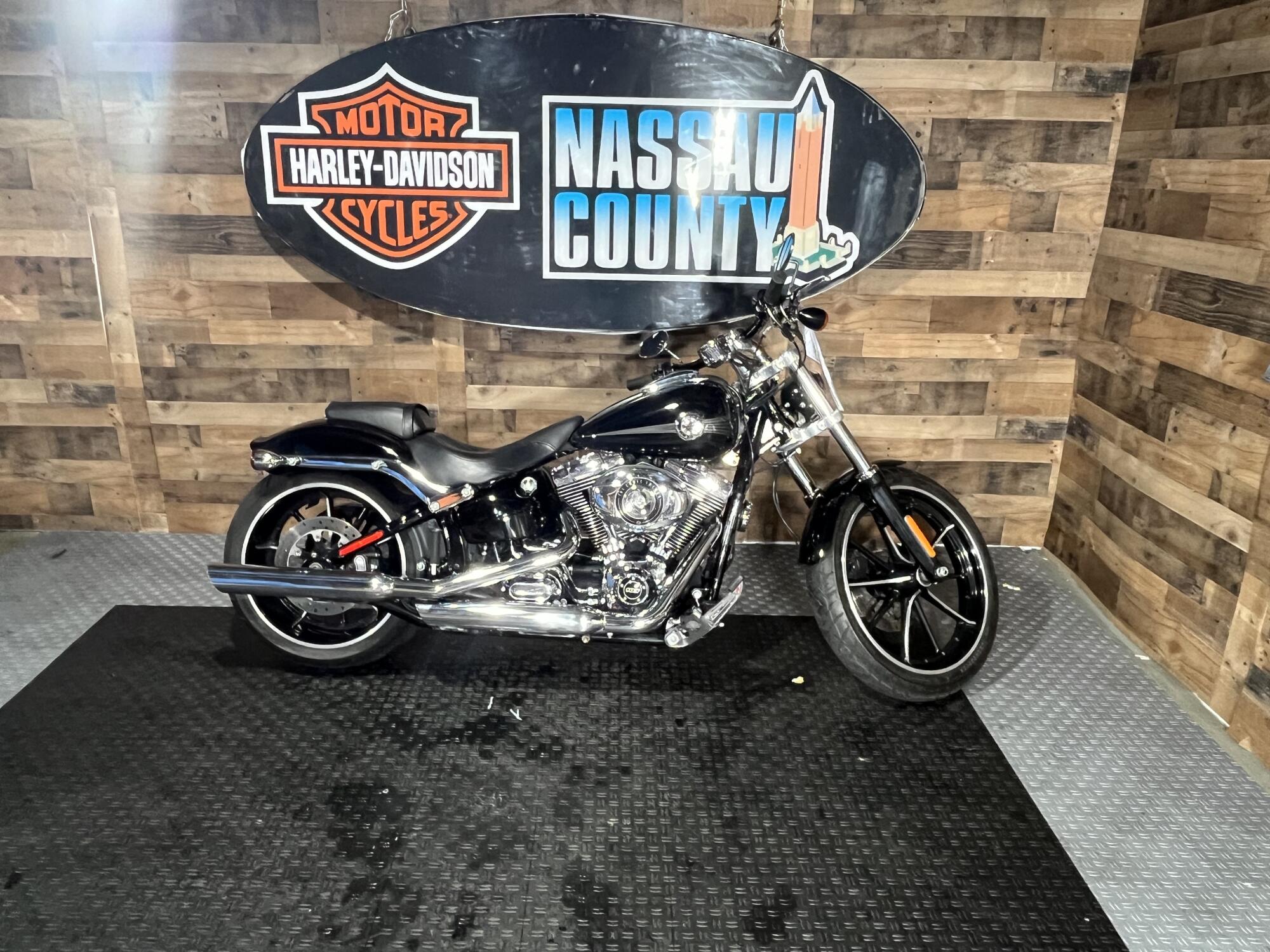 2014 Harley-Davidson® Breakout® - Vivid Black