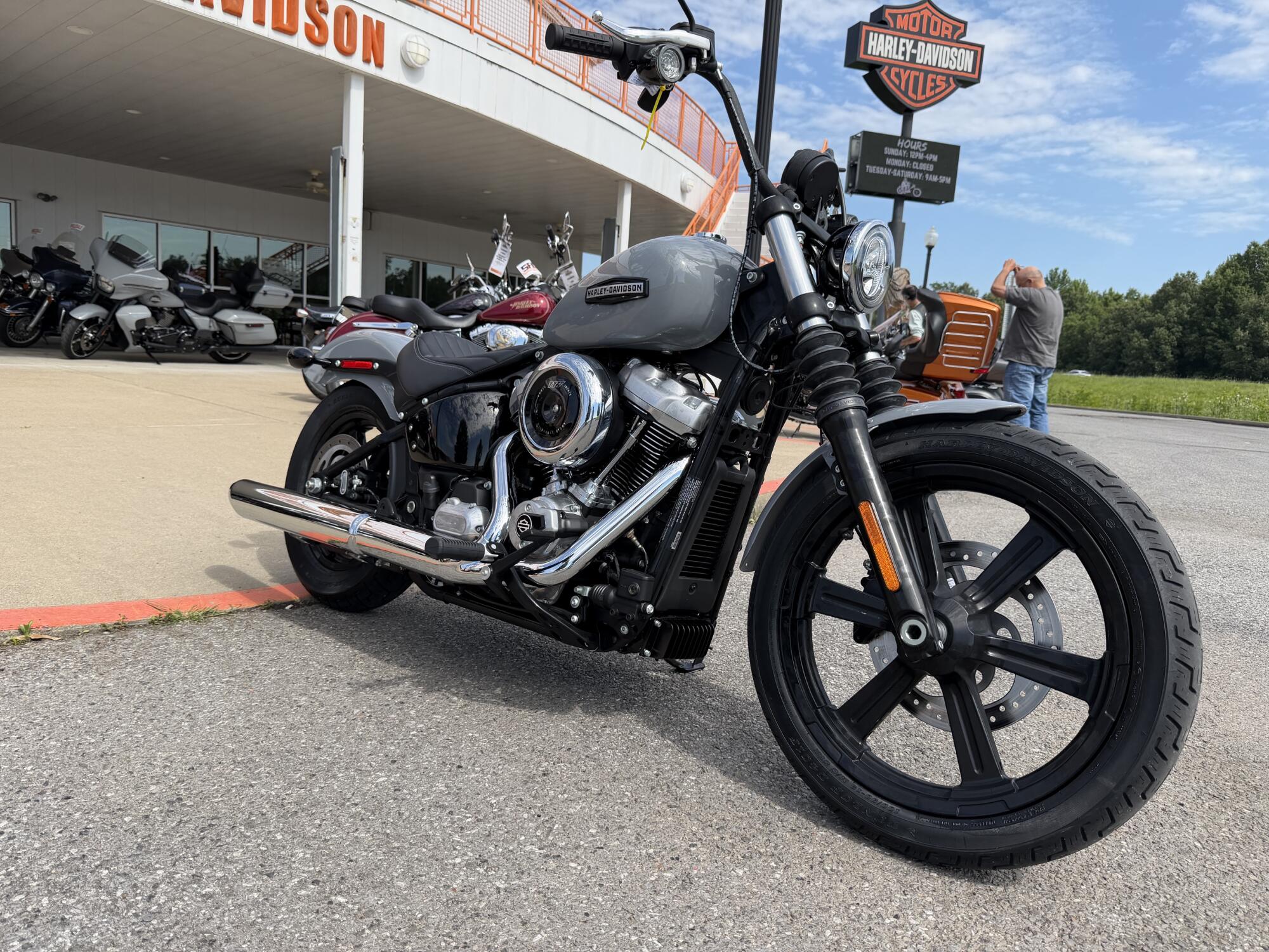 2026 Harley-Davidson® Street Bob® Solo Dark Billiard Gray