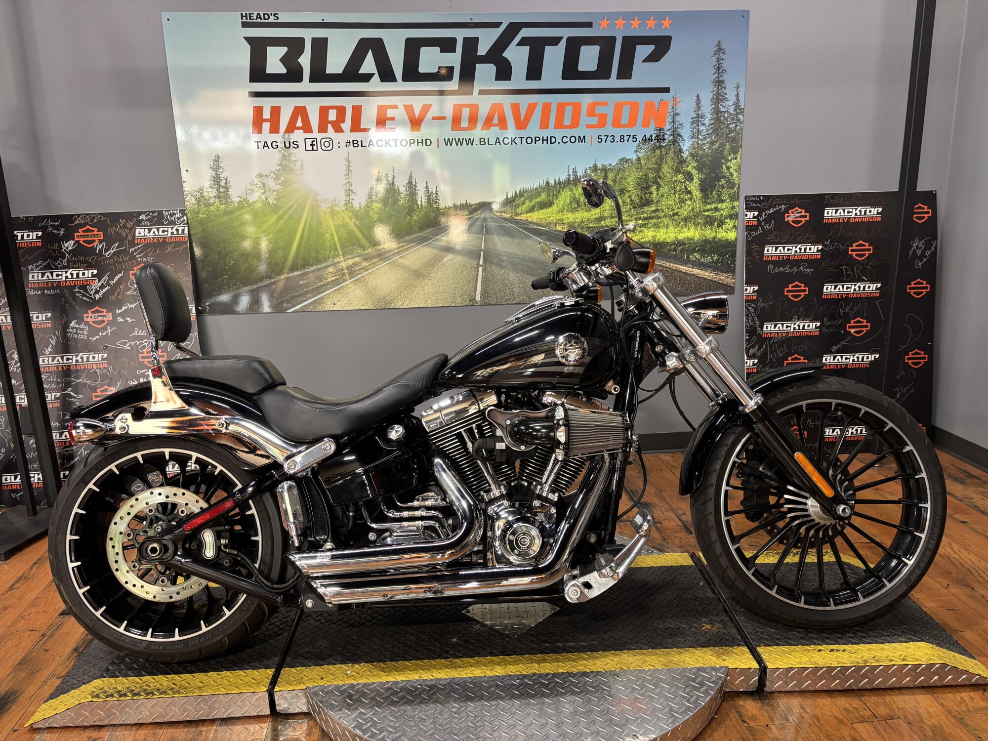2017 Harley-Davidson® Breakout® BLACK