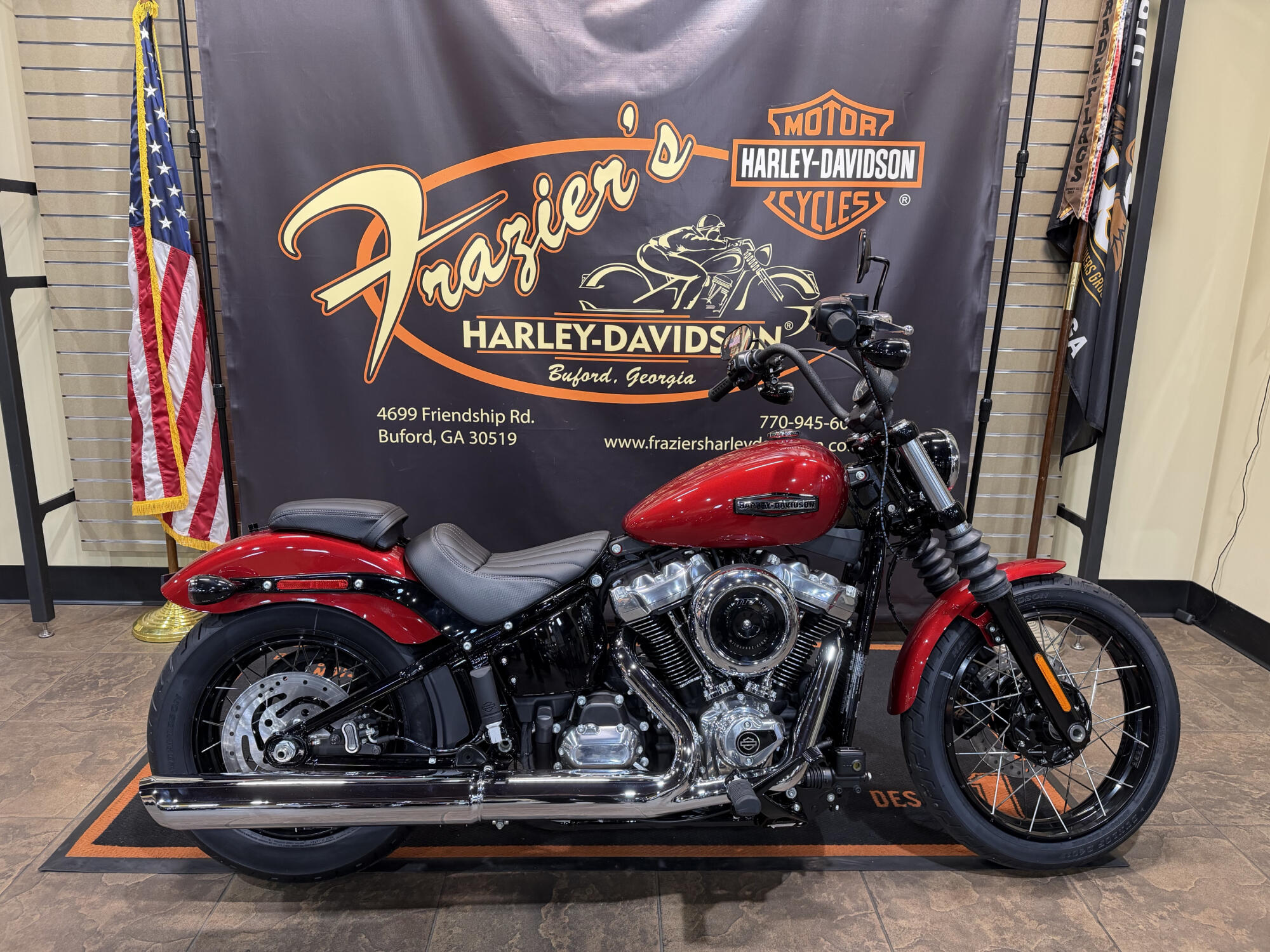 2026 Harley-Davidson® Street Bob® BRILLIANT RED