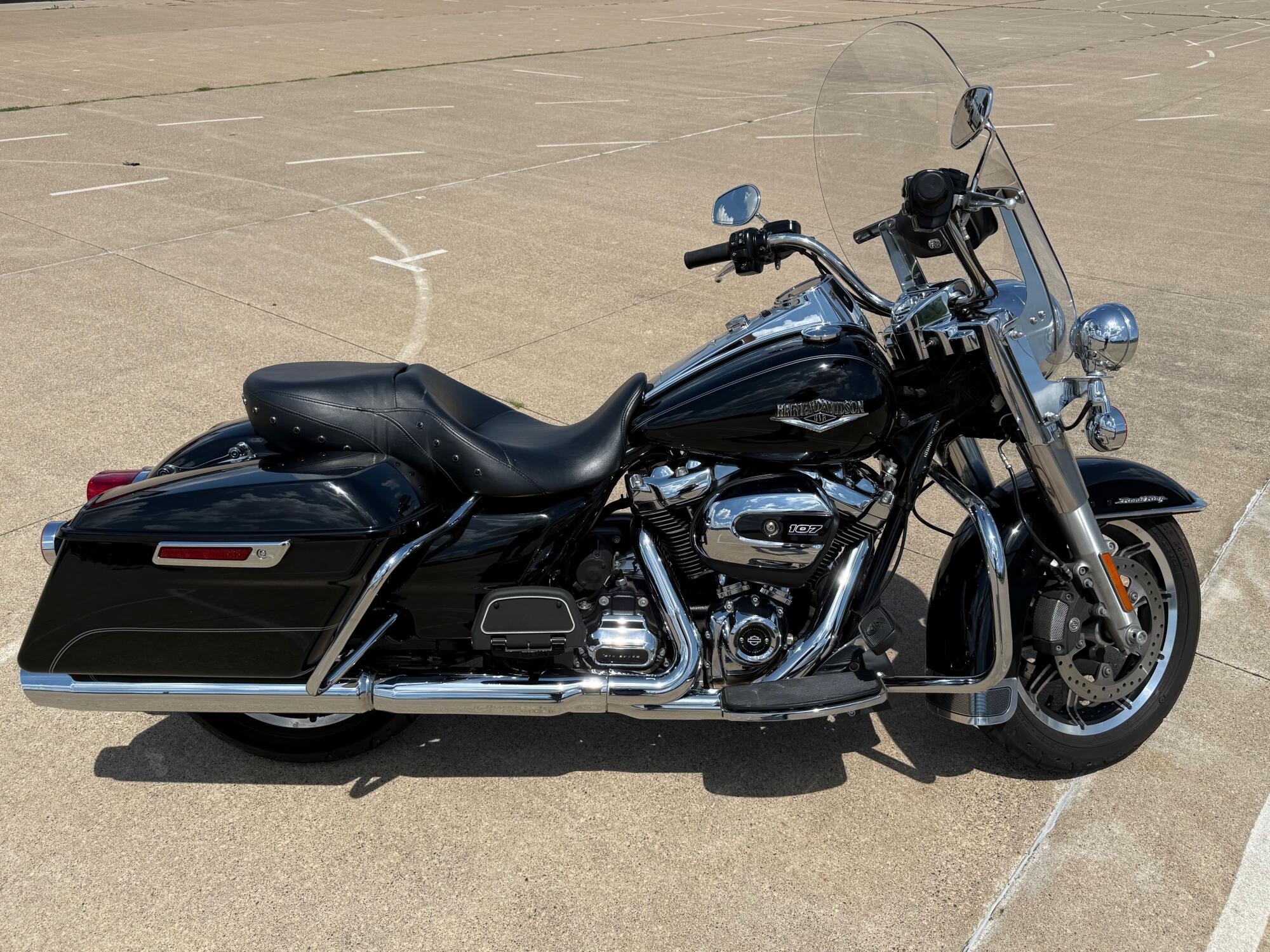 2017 Harley-Davidson® Road King® Vivid Black