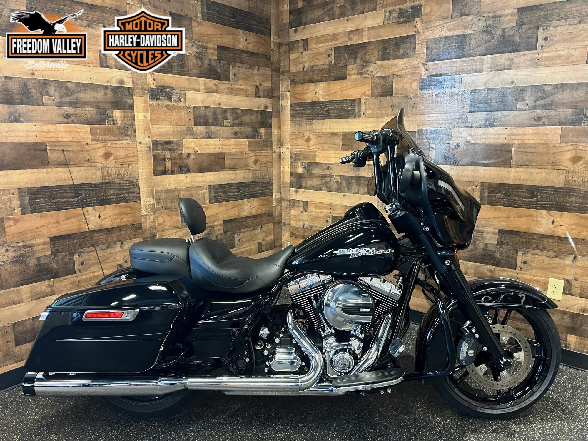 2016 Harley-Davidson® Street Glide® Special Vivid Black FLHXS