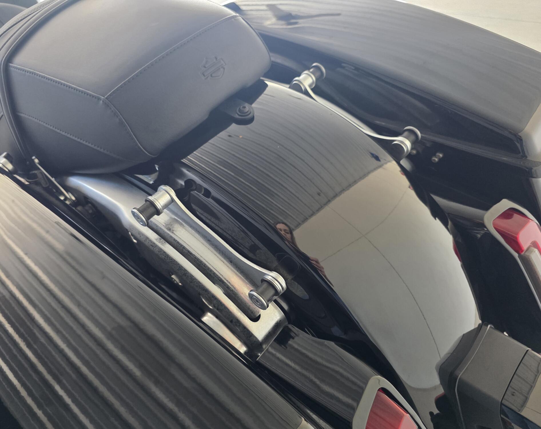 2025 Harley-Davidson® Road Glide® Vivid Black, photo 12