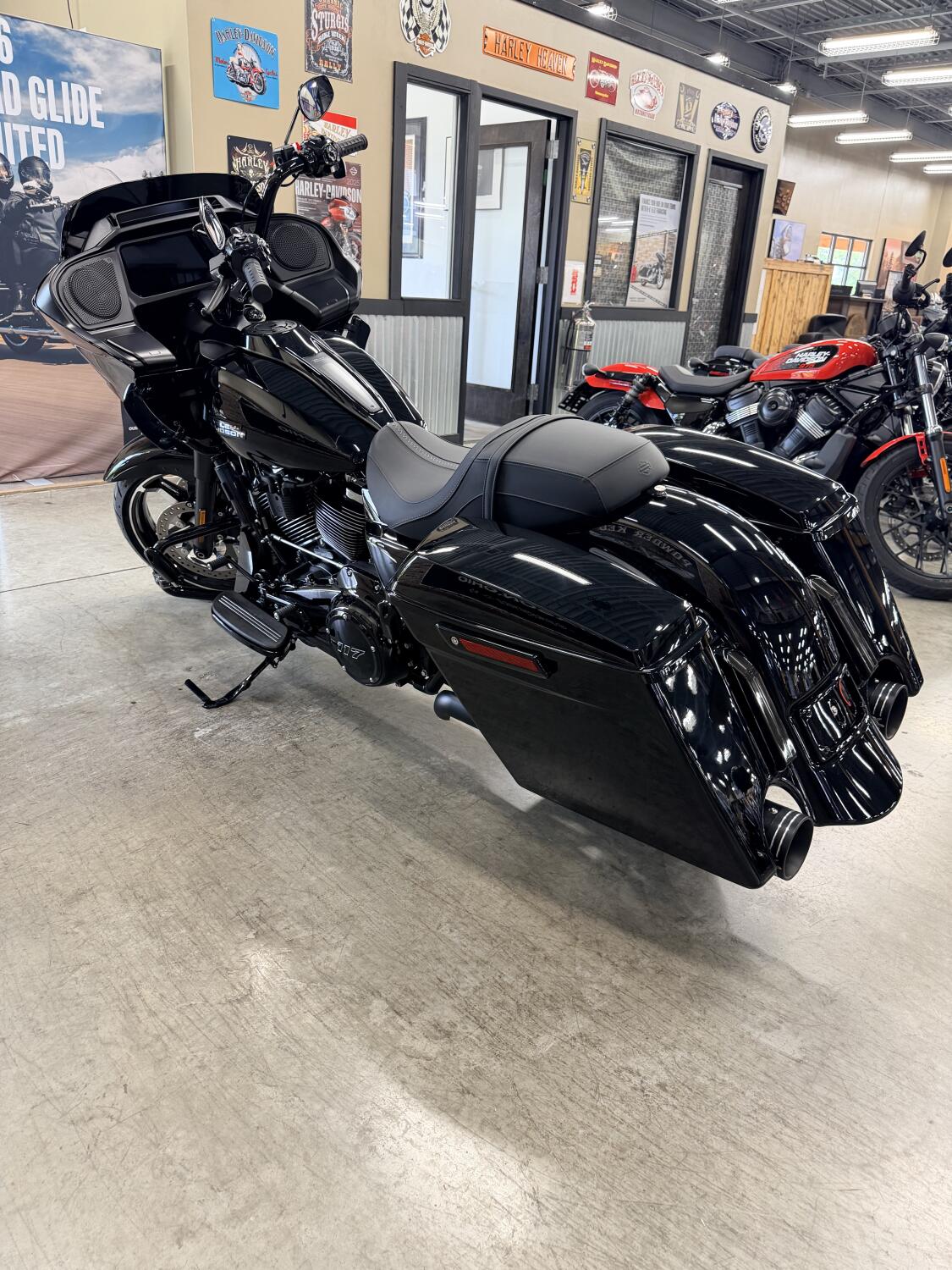 2025 Harley-Davidson® Road Glide™ FLTRX, photo 11