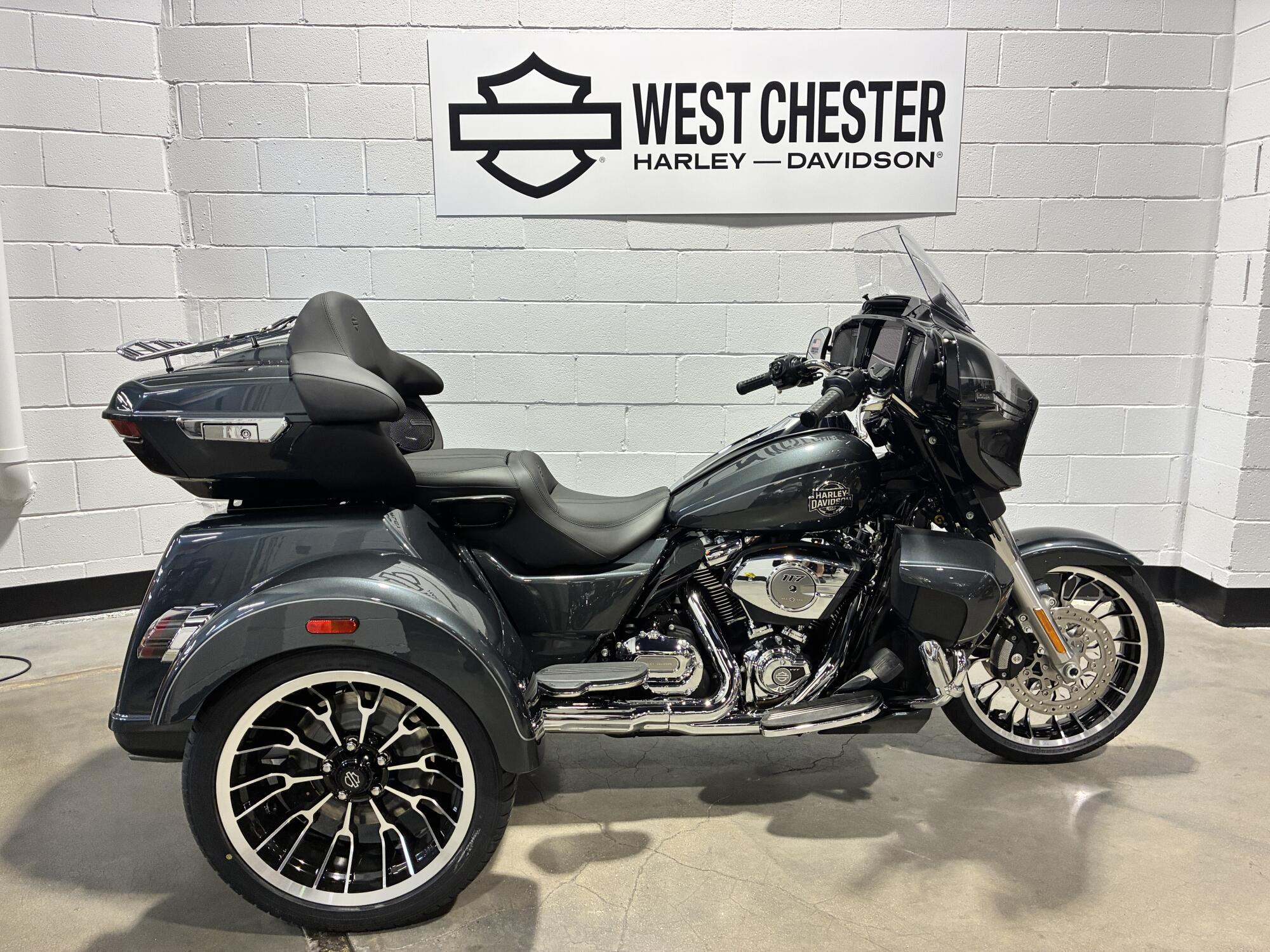 2026 Harley-Davidson® Street Glide 3 Limited Iron Horse Metallic Chrome Trim  FLHLT