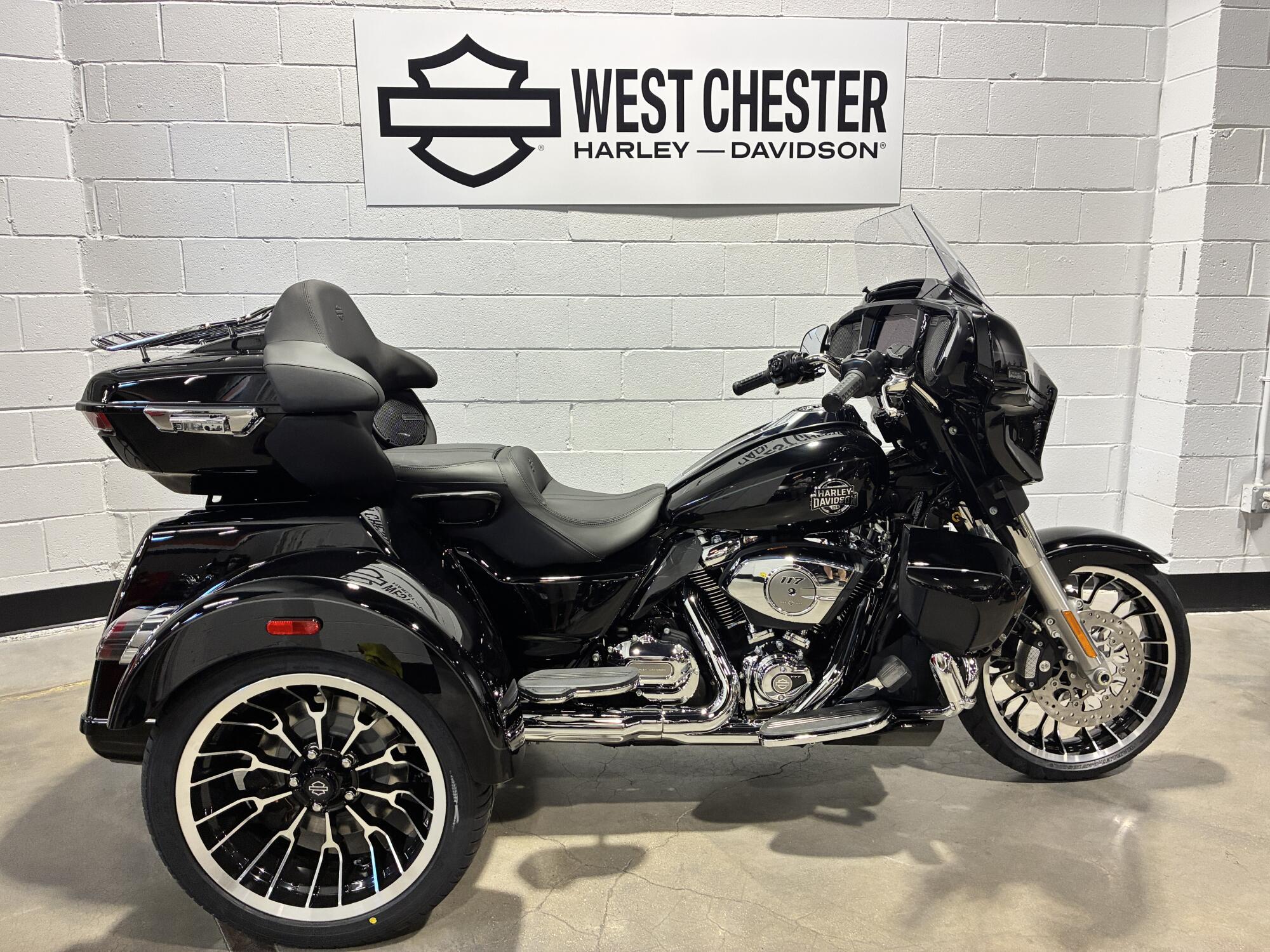 2026 Harley-Davidson® Street Glide 3 Limited Vivid Black Chrome Trim  FLHLT