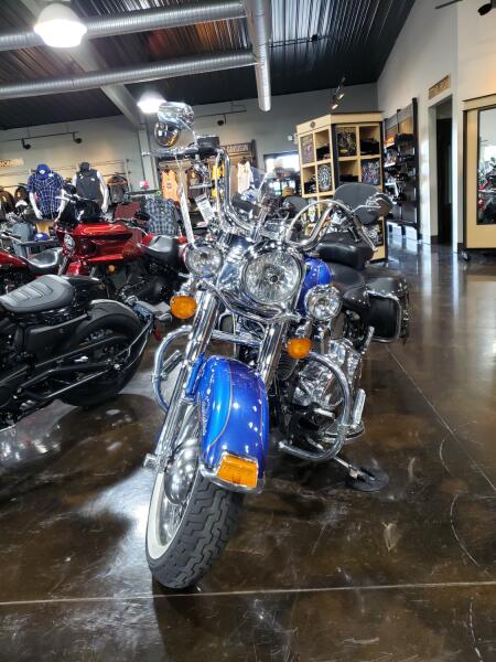 2017 Harley-Davidson® Heritage Softail® Classic Custom Colour Bonneville Blue/Fathom Blue