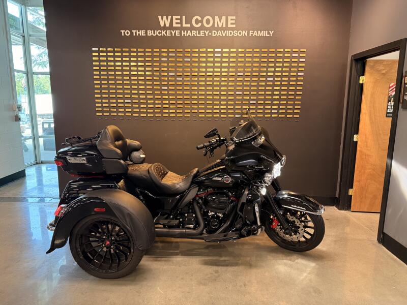 2022 Harley-Davidson® Tri Glide® Ultra Vivid Black
