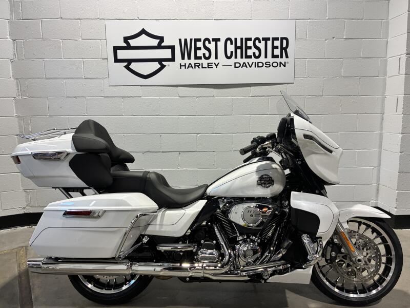 2026 Harley-Davidson® Street Glide Limited White Onyx Pearl Chrome Trim FLHXL