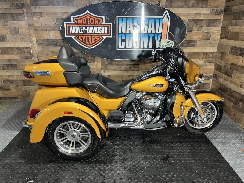 2023 Harley-Davidson® Tri Glide® Ultra Prospect Gold/Vivid Black