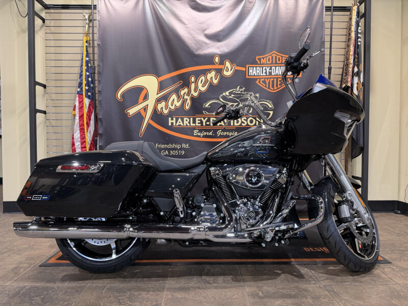 2026 Harley-Davidson® Road Glide® Midnight Ember Chrome Trim