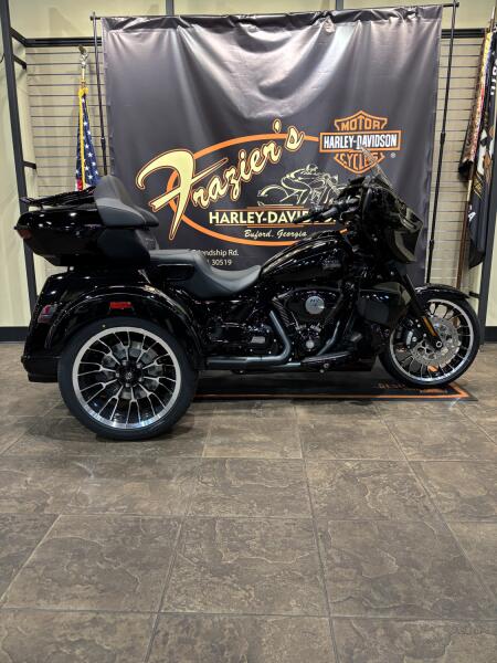 2026 Harley-Davidson® Street Glide 3 Limited VIVID BLACK