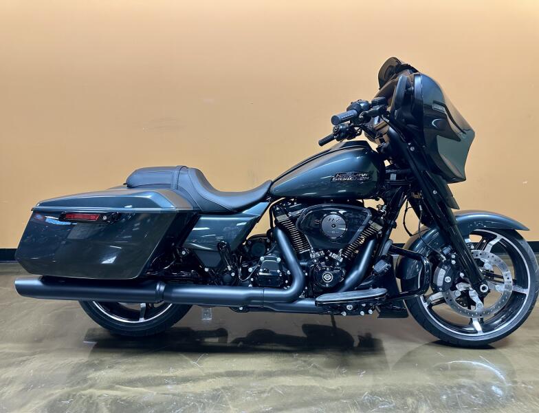 2025 Harley-Davidson® Street Glide® Iron Horse Metallic - Black Finish