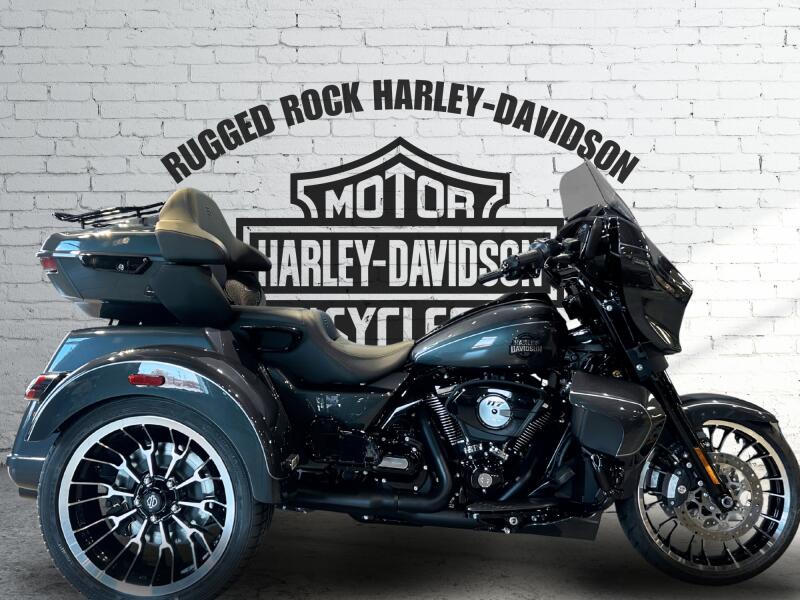 2026 Harley-Davidson® Street Glide™ 3 Limited Iron Horse Metallic Black Trim