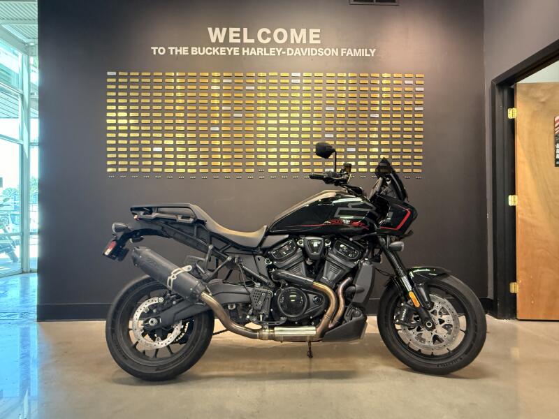 2025 Harley-Davidson® Pan America® 1250 ST Vivid Black