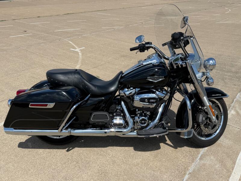 2017 Harley-Davidson® Road King® Vivid Black