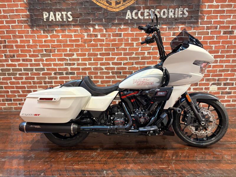 2024 Harley-Davidson® CVO™ Road Glide® ST FLTRXSTSE