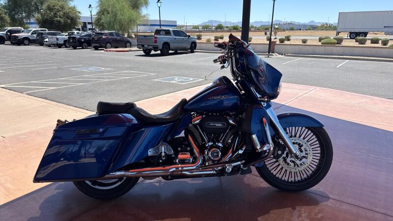 FLHXS 2017 Street Glide® Special