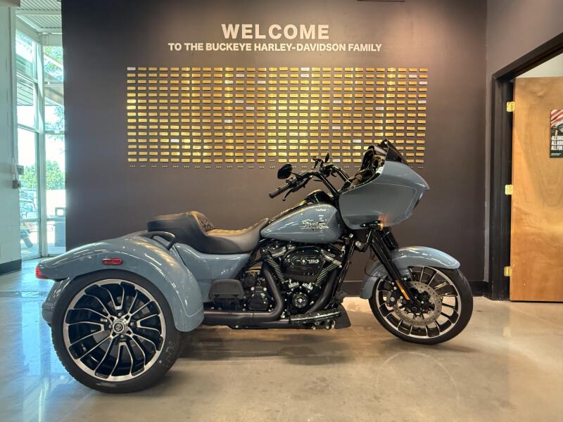 2024 Harley-Davidson® Road Glide® 3 Sharkskin Blue - Black Finish