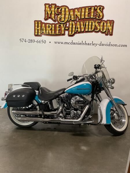 2017 Harley-Davidson® Softail® Deluxe Two-Tone Crushed Ice Pearl/Frosted Teal Pearl