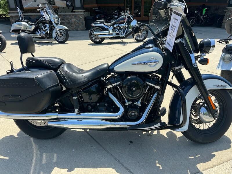 2019 Harley-Davidson® Heritage Classic BILLBLU/BILLWHT W/PINSTRIPE