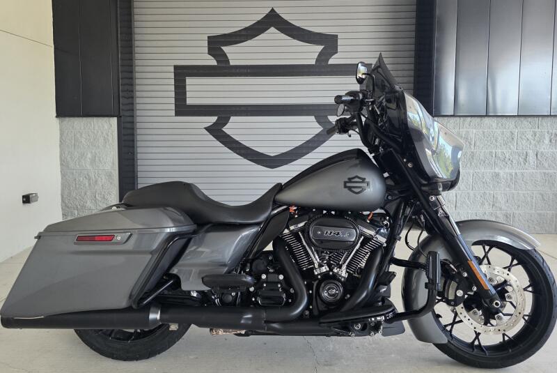 2021 Harley-Davidson® Street Glide® Special Gauntlet Gray Metallic - Black Finish