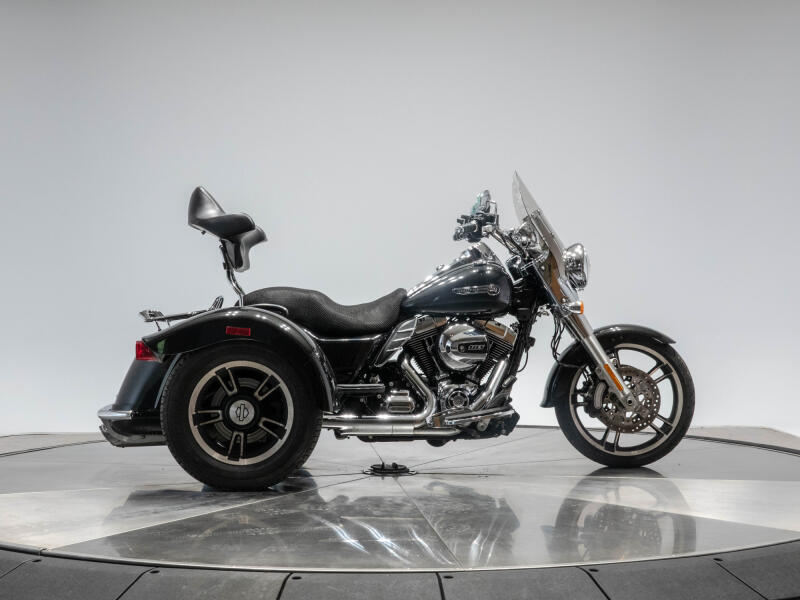 2016 HARLEY-DAVIDSON FLRT FREEWHEELER in Black Quarts