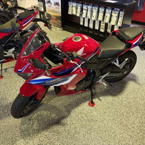 2025 Honda CBR500R ABS thumb 2