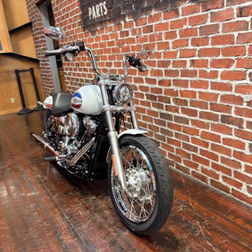 2026 Harley-Davidson® Super Glide® FXD thumb 2