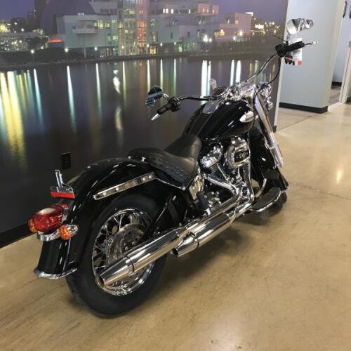 2023 Harley-Davidson® Heritage Classic FLHCS thumb 0