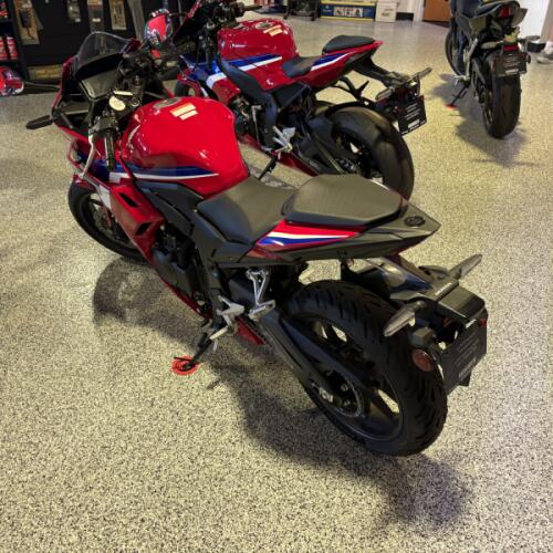 2025 Honda CBR500R ABS thumb 1