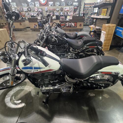 2026 Harley-Davidson® Super Glide® White Onyx Pearl thumb 3