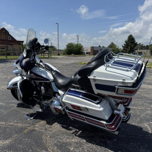 Harley-Davidson® Electra Glide® Ultra Classic® 2007 FLHTCU WHITE thumb 0
