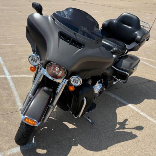 2018 Harley-Davidson® Ultra Limited Industrial Gray Denim/Black Denim thumb 1