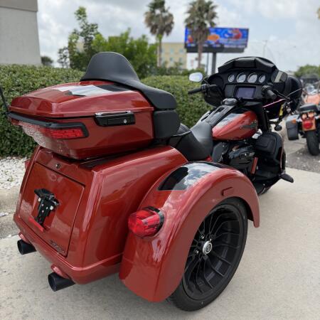 2025 Harley-Davidson® Tri Glide® Ultra Whiskey Fire / Vivid Black thumb 0