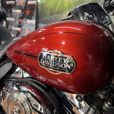 2008 Harley-Davidson® Electra Glide® Ultra Classic® CANDY RED SUN W/PINSTRIPE thumb 3