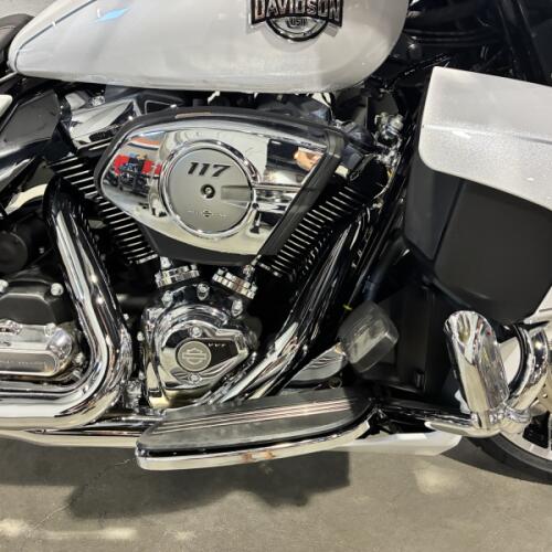2026 Harley-Davidson® Street Glide Limited White Onyx Pearl Chrome Trim FLHXL thumb 0