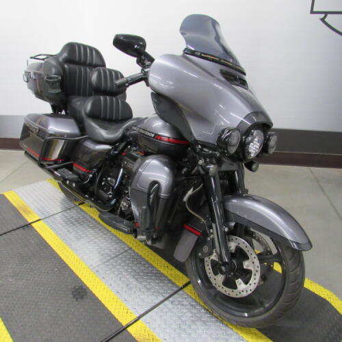 2020 Harley-Davidson® CVO™ Limited thumb 3