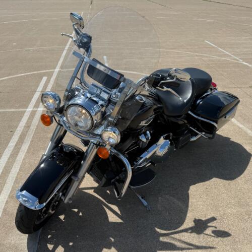 2017 Harley-Davidson® Road King® Vivid Black thumb 1