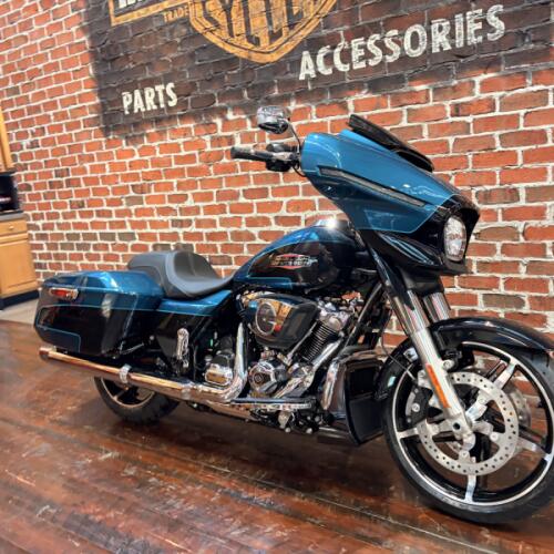 2026 Harley-Davidson® Street Glide® FLHX thumb 2