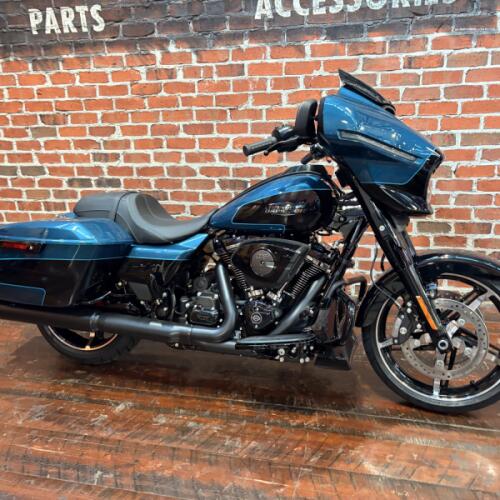 2026 Harley-Davidson® Street Glide® FLHX thumb 3