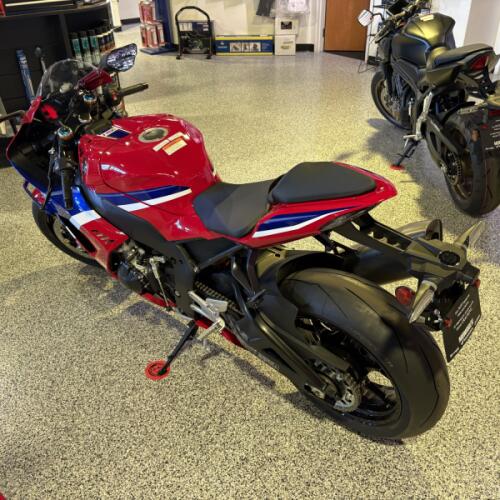2026 Honda CBR1000RR-R Fireblade SP thumb 2